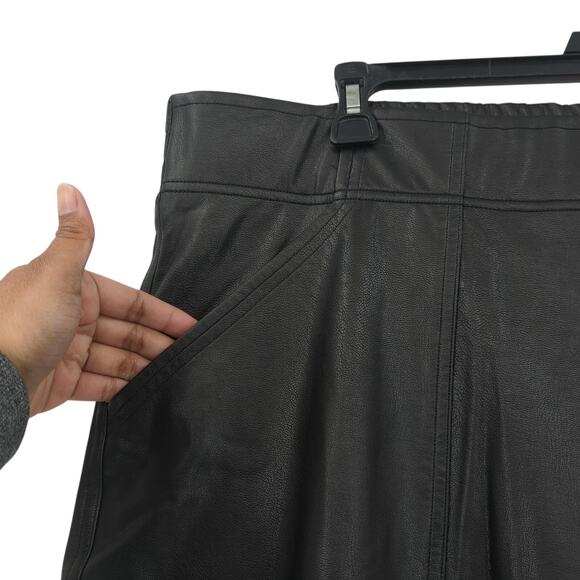 SPANX Women 2x Plus Faux Leather Joggers Black Relaxed Drop Crotch Slouchy 20283 - Picture 4 of 10